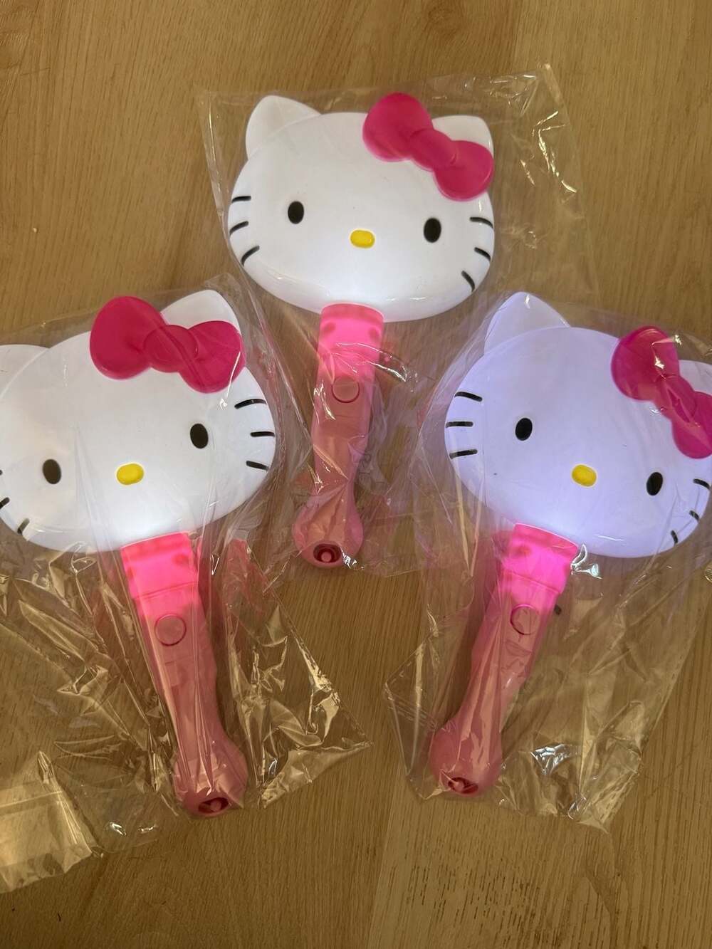 Hello Kitty LED Light Up Handheld Mirror Pink - Picture 2 of 3